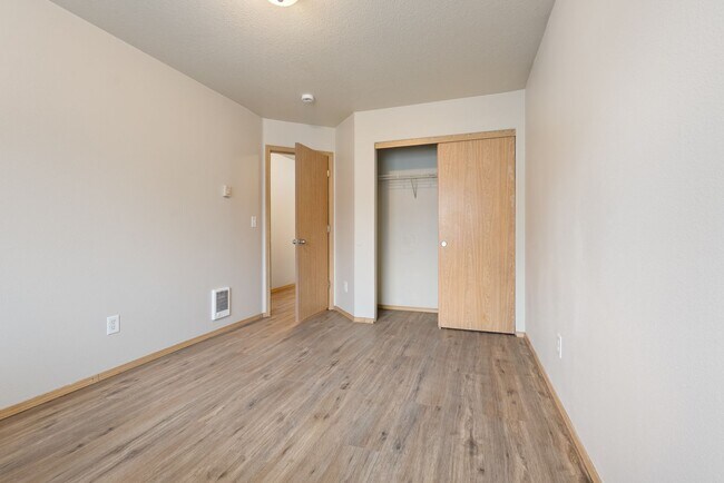 Building Photo - Beautiful 4bed/2.5bath home