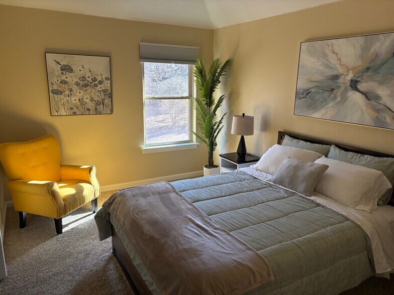 Building Photo - 8710 Palermo Dr