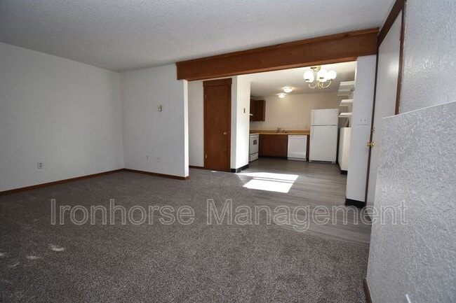 Building Photo - 119 S 15th Ave
