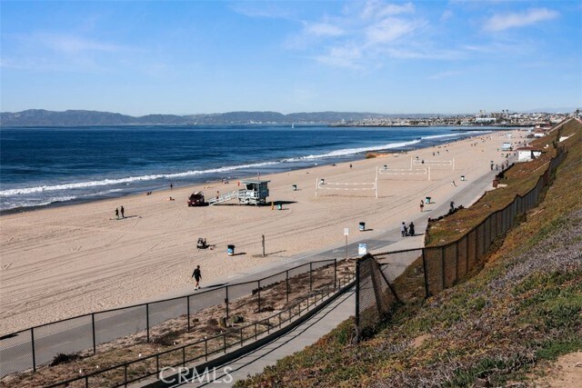 Building Photo - 615 Esplanade