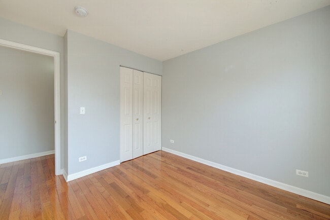 Building Photo - 974 N Village Dr