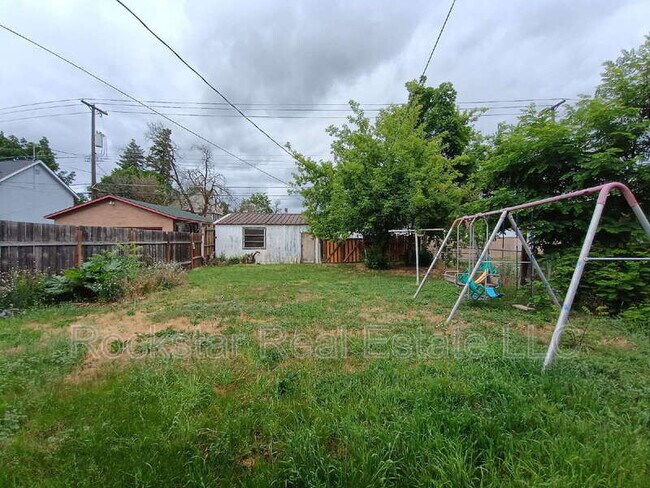 Building Photo - 519 E Ermina Ave