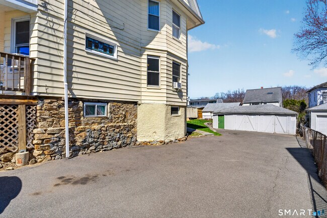 Building Photo - 380 Gurdon St