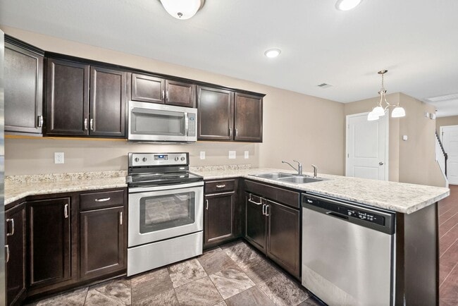 Building Photo - Nice Townhome in Governors Crossing Ready for you to Call home before Christmas