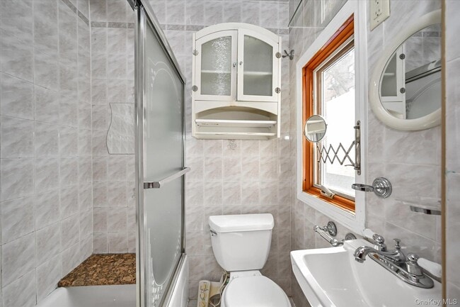 Building Photo - 63-42 Alderton St