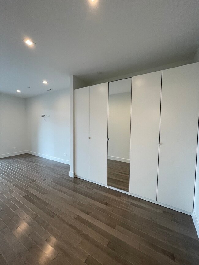 Building Photo - 719 N Elizabeth St