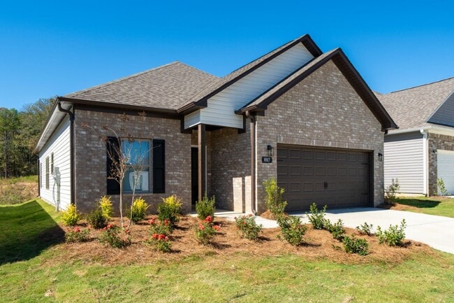 Building Photo - Move-In Ready 4 Bed, 2 Bath – Modern Upgrades & Appliances Included!