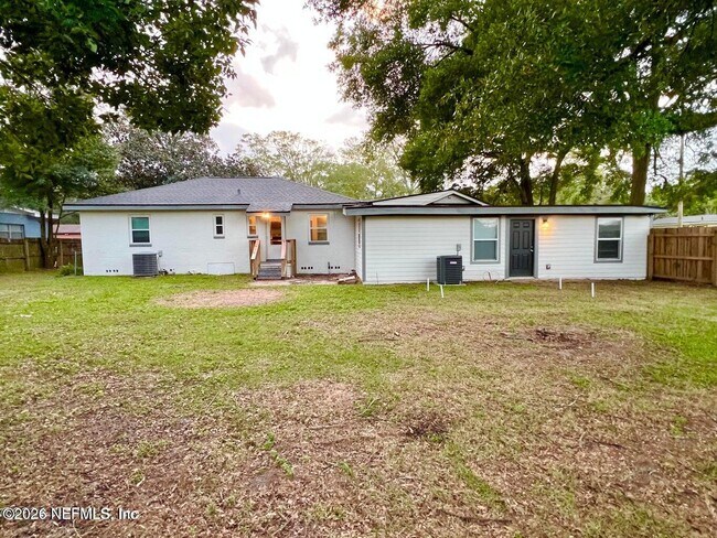 Building Photo - 1961 New Haven Rd