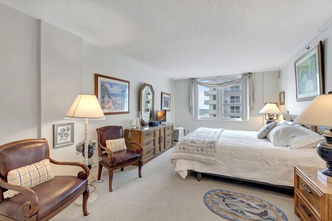 Building Photo - 3215 S Ocean Blvd