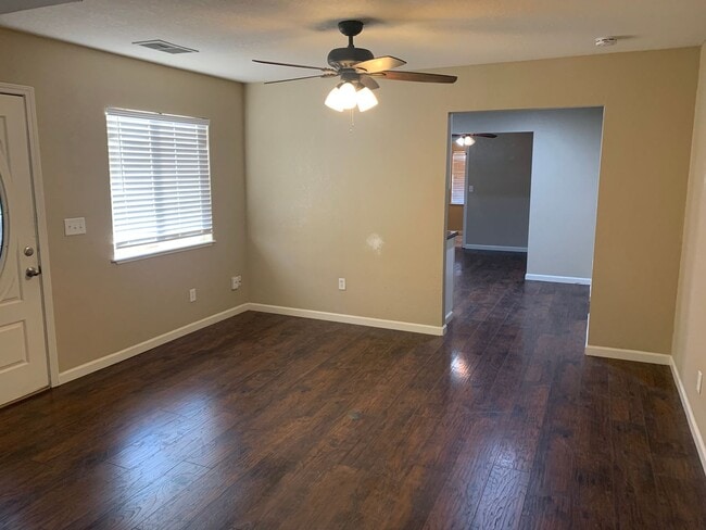 Building Photo - Remodeled 2 Bedroom 2 Bath in Great Location!
