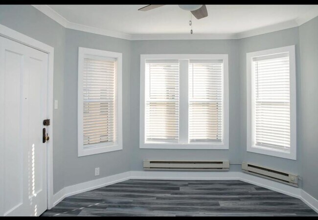 Building Photo - 0 bedroom in Chicago IL 60613
