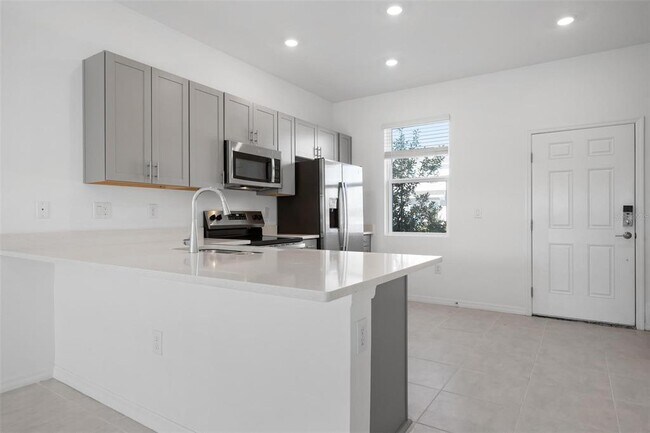 Building Photo - 8565 Daybreak St