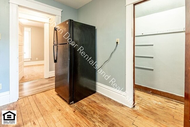 Building Photo - 1030 1/2 Lake Ave