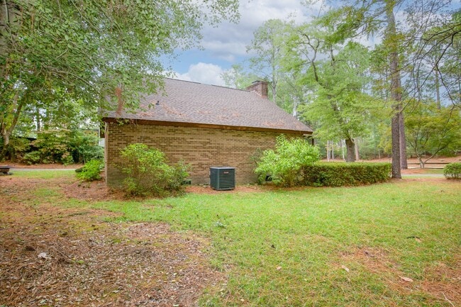 Building Photo - Cottage life in Southern Pines