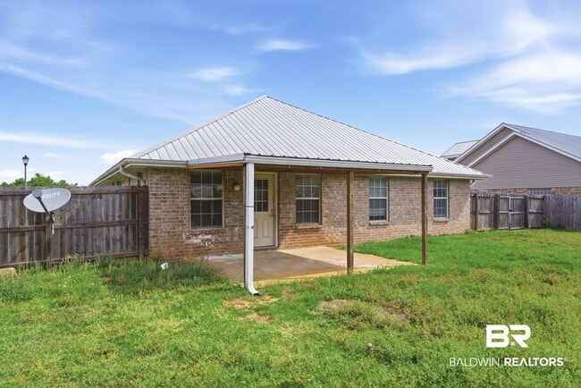 Building Photo - 9841 Watkins Dr