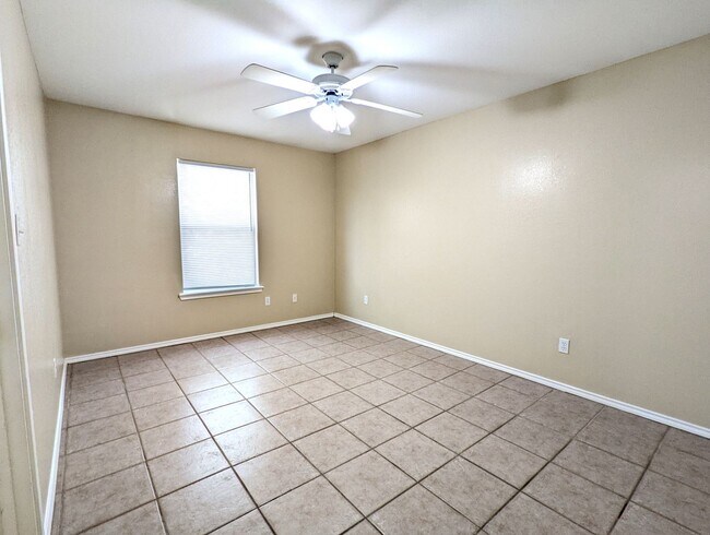 Building Photo - 741 Sonesta Dr