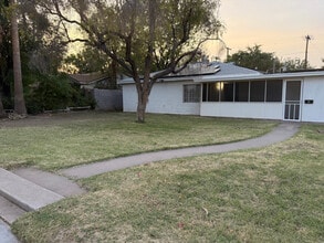 Building Photo - 2102 W Minnezona Ave