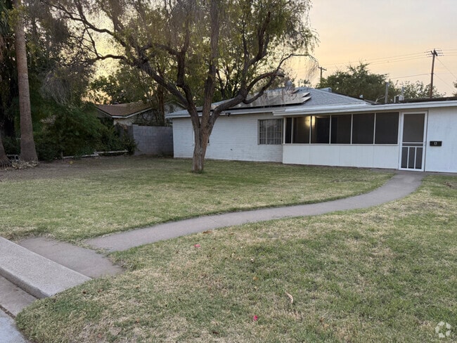 Building Photo - 2102 W Minnezona Ave