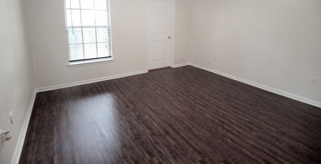 Building Photo - Gorgeous  Forest View, Wood Floors  1/1 condo for RENT @The Crest close to UCF.