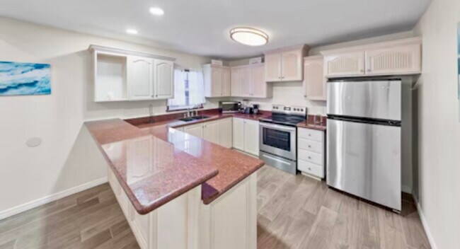 Building Photo - 102 W Corral St