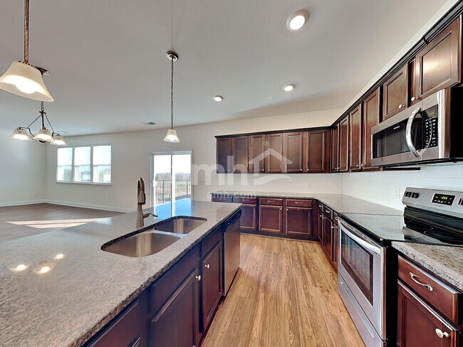 Building Photo - 2000 Bennett Dr