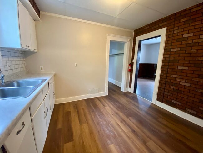 Building Photo - 664 Corley St