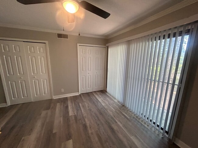 Building Photo - 240 Jamil Rd