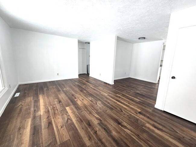 Building Photo - Completely Renovated 2 bedroom in the Holi...