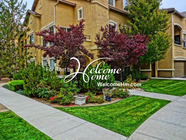 Building Photo - Spacious Triana North Townhome
