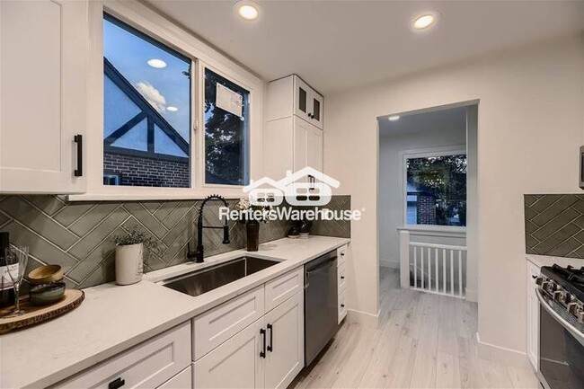 Building Photo - 12-17 MONTH LEASE! Available now! Light An...