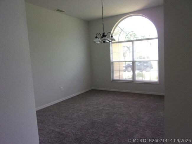 Building Photo - 1225 SW Milan Ln
