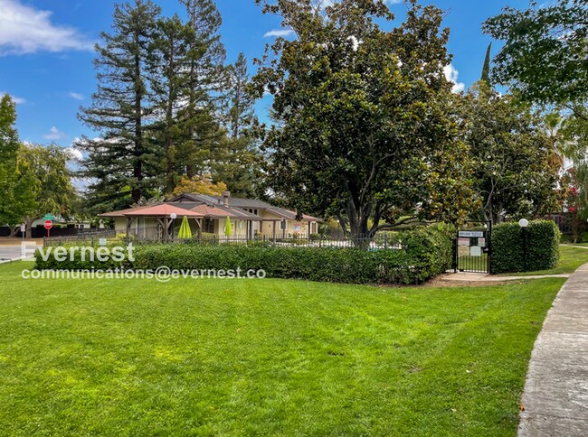 Building Photo - 4940 Poplar Terrace