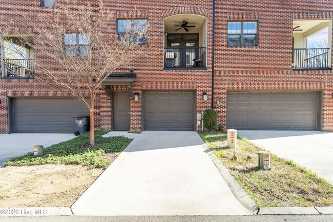 Building Photo - 12 Brownstone Ln