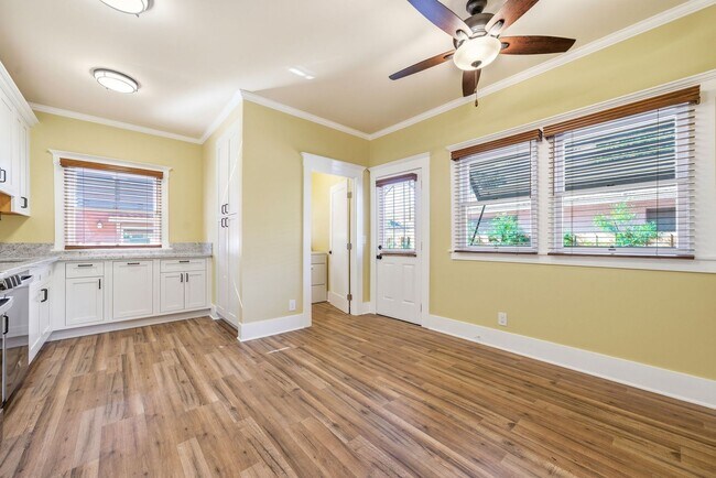 Building Photo - 314 E Palmyra Ave