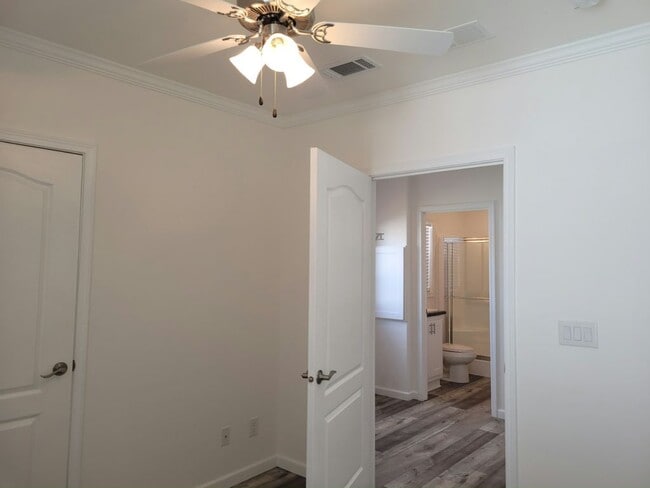 Building Photo - 5552 Annette St