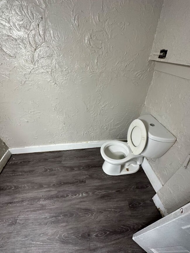 Building Photo - Single Family Home