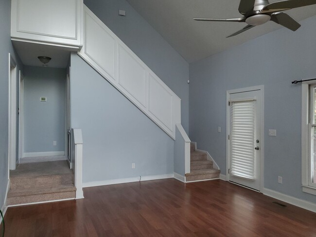 Building Photo - Beautiful contemporary home with high ceil...