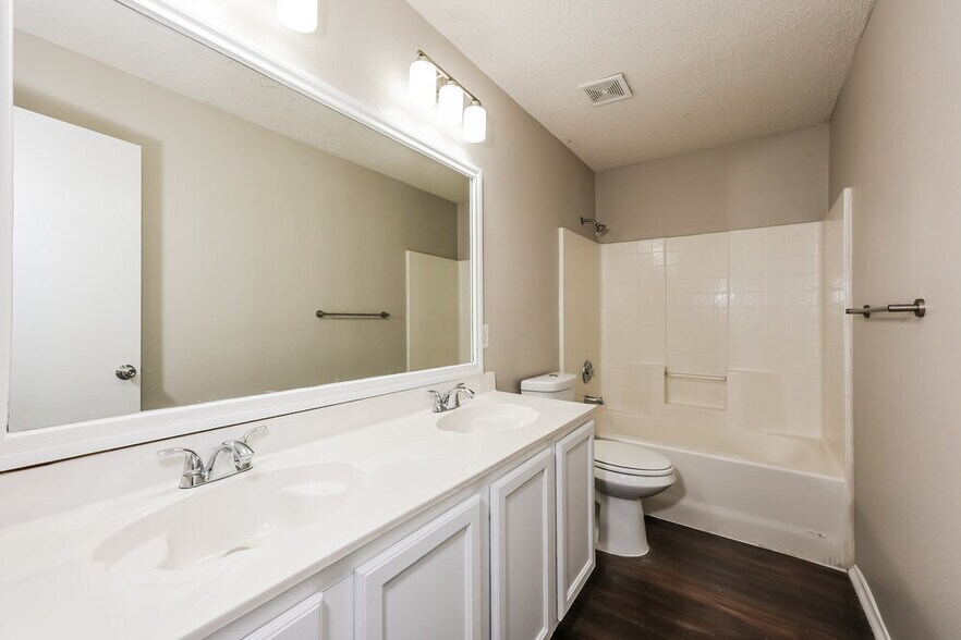 Building Photo - 3115 Teodoro Dr