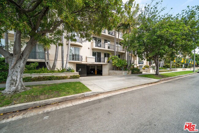 Building Photo - 1450 S Beverly Dr