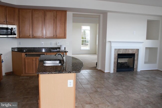 Building Photo - 13570 Village Green Dr