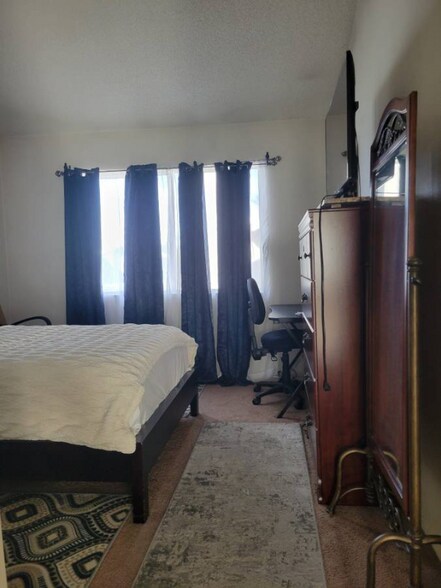 Building Photo - 2121 Dufour Ave