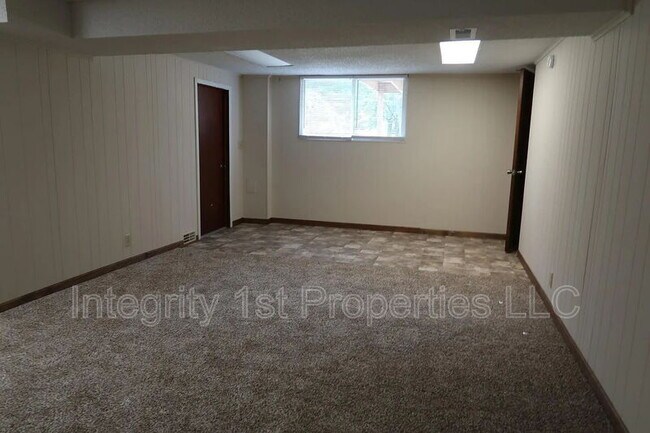 Building Photo - 1307 NE 75th St