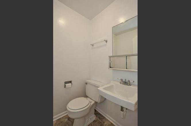 Building Photo - 2150 Rugen Rd