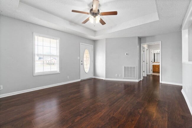 Building Photo - Updated Three Bedroom Ranch!