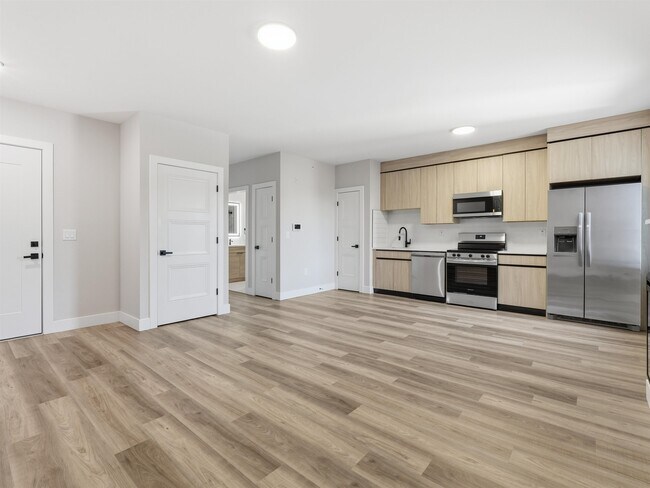 Building Photo - 304 61st St