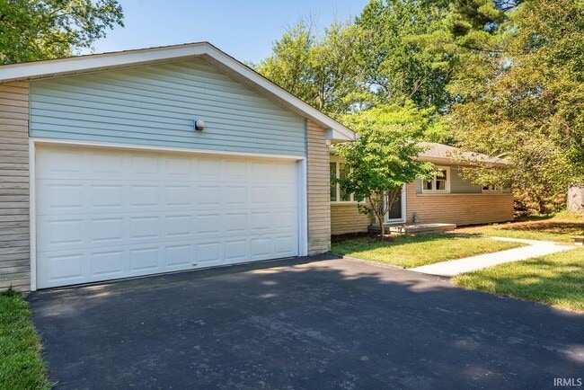 Building Photo - 1708 E Windsor Dr