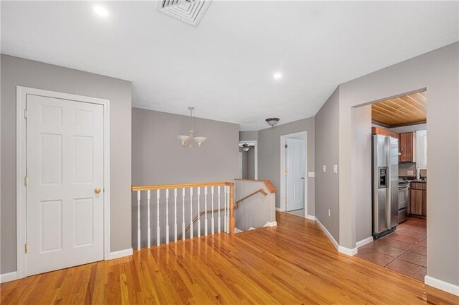 Building Photo - 190 Gladstone St