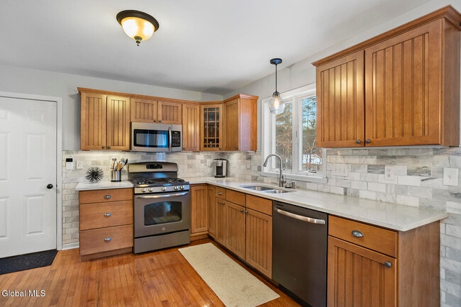 Building Photo - 8 Backstretch Ct