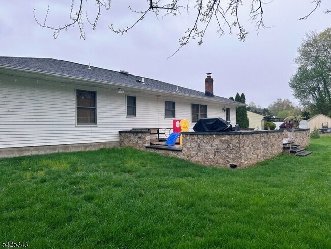 Building Photo - 6 Lori Ln