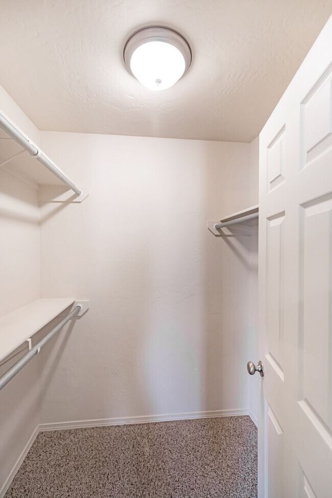 Building Photo - Beautiful Home W/Solar Panels